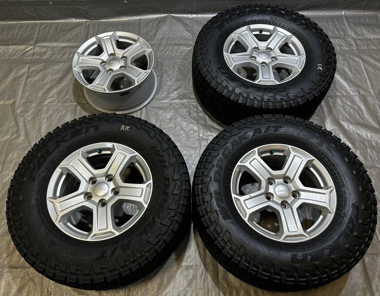 2018-2022 Jeep Wrangler JL Sport 17x7.5" OEM Wheels Rims w/ 3 Tires / JL004