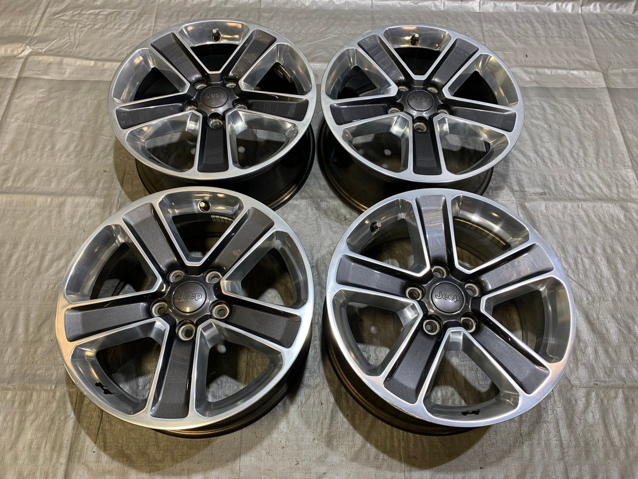 2018-2020 Jeep Wrangler JL Sahara OEM 18x7.5" 5 Spoke Wheels Rims / Set of 4 / JL001