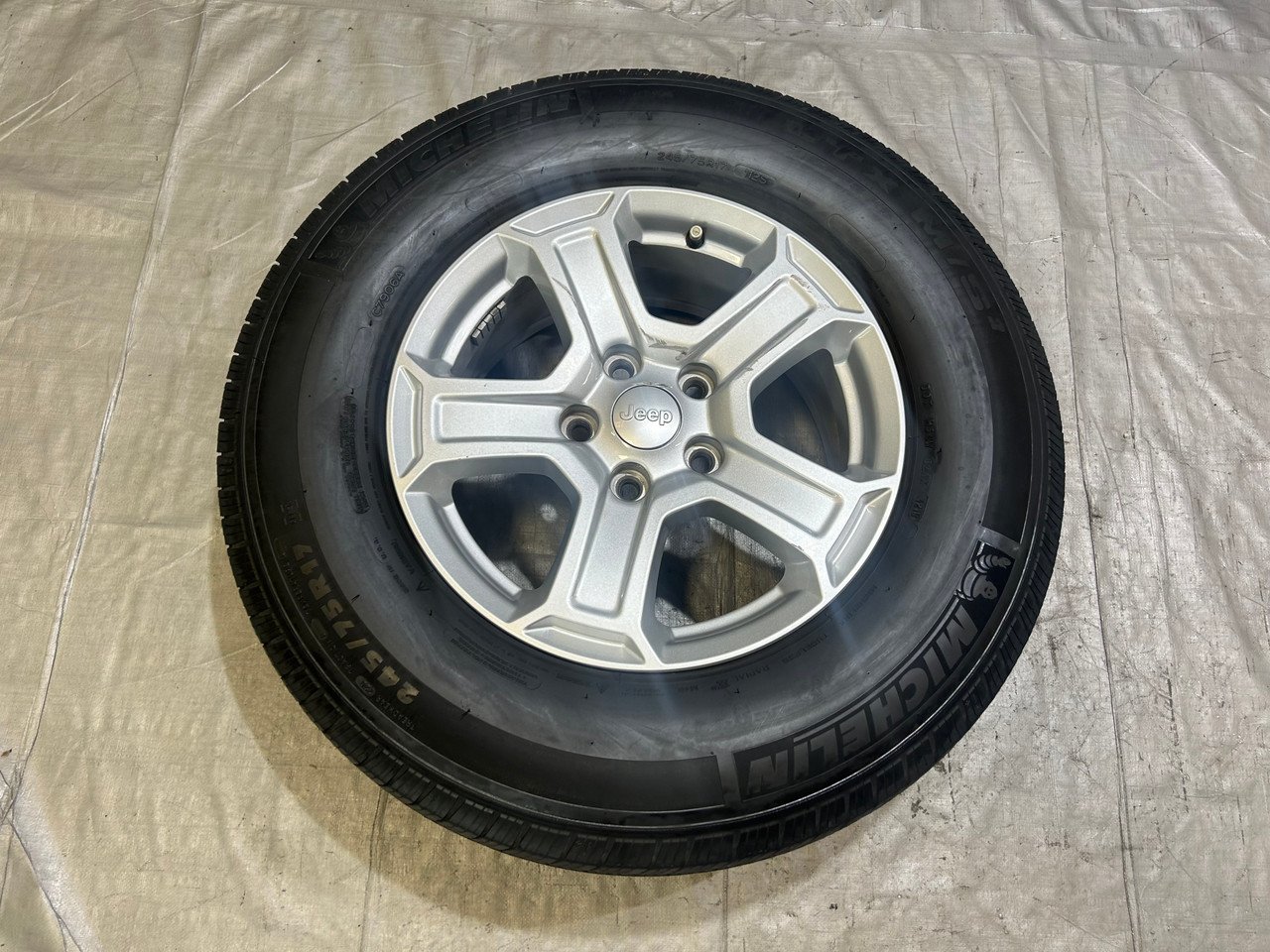 2018-2023 Jeep Wrangler JL 17x7.5" 5 Spoke Wheel Rim w/ Michelin Tire / JK011