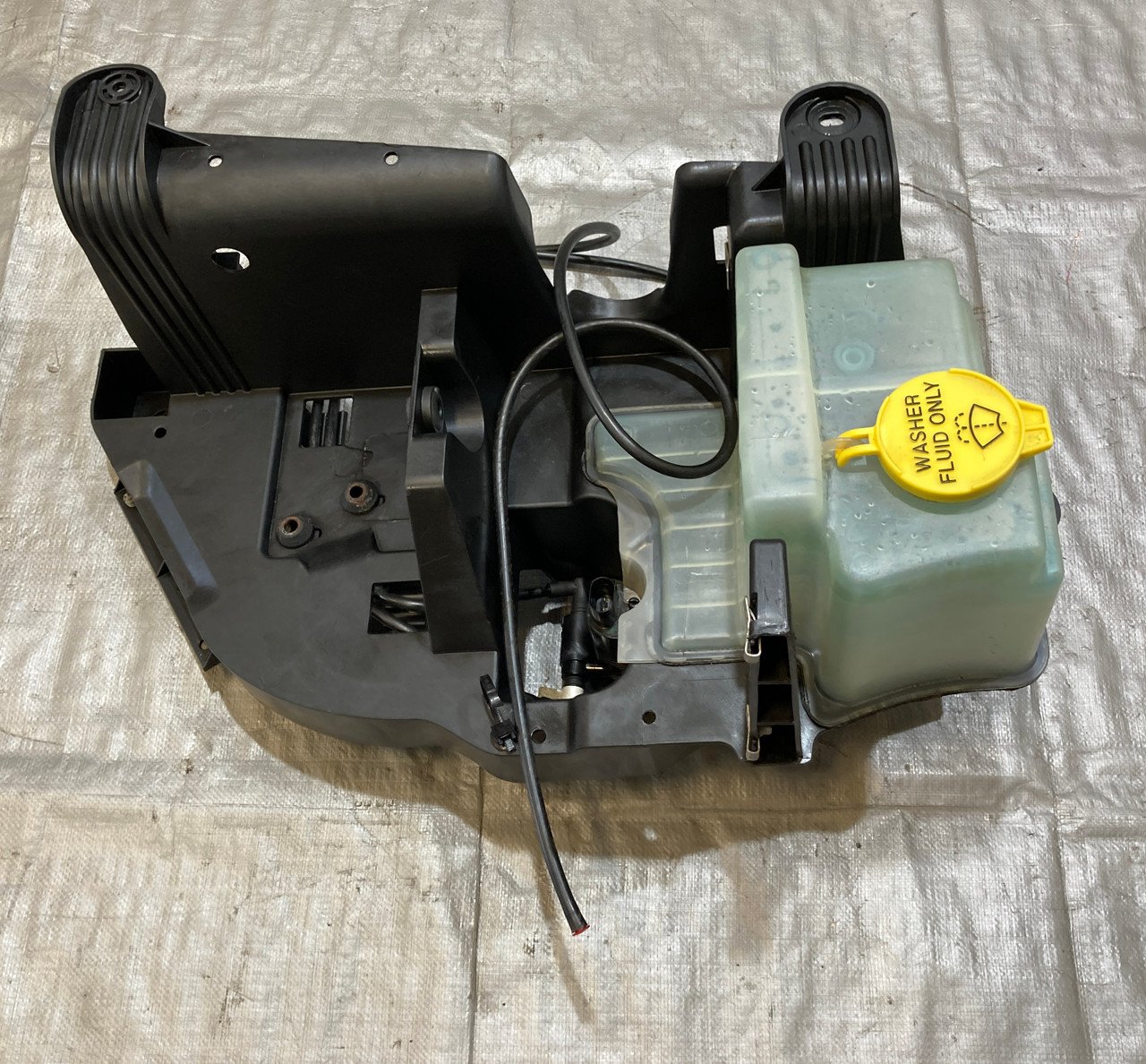 2012-2018 Jeep Wrangler JK Driver Side Washer Reservoir / Bracket Assembly / 68079426AG / JK016