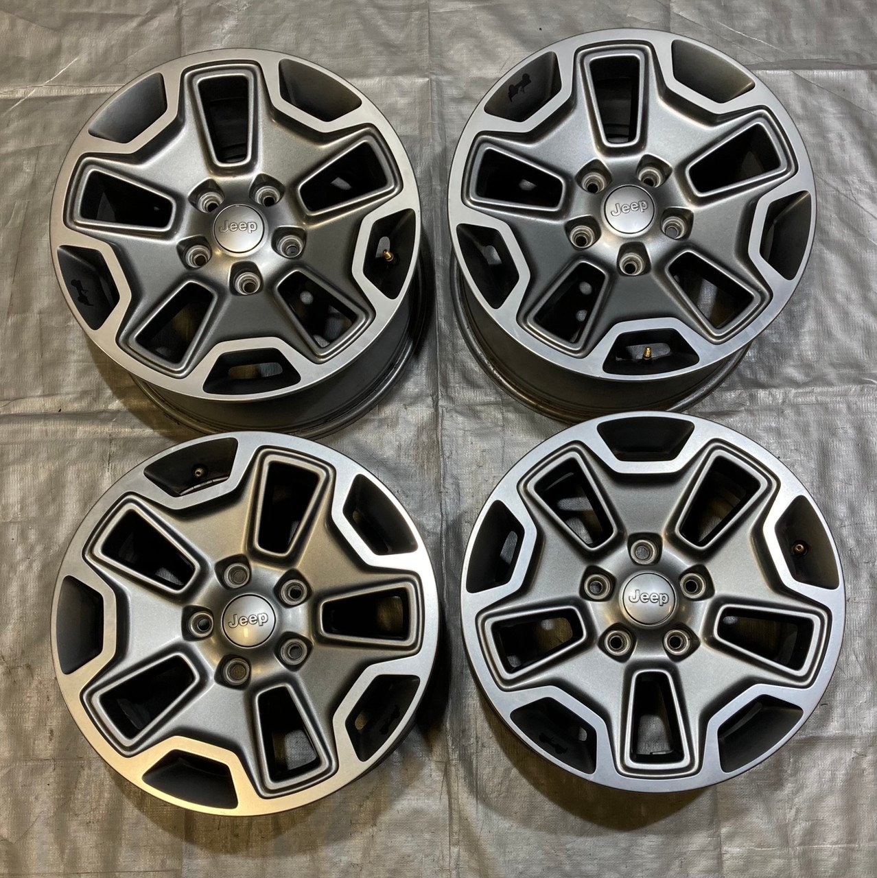 2013-2017 Jeep Wrangler JK Rubicon 17" OEM Wheels Rims / Set of 4 / JK015