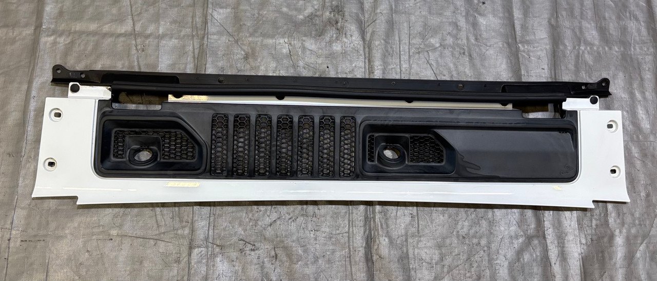 2018-2024 Jeep Wrangler JL / Gladiator JT OEM Wiper Cowl Trim Panel / Bright White JT004