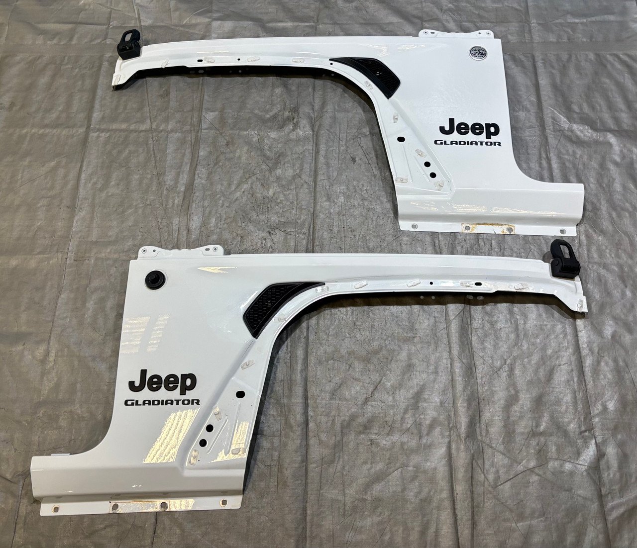 2018-2024 Jeep Wrangler JL / Gladiator JT Driver & Passenger Side Fender Aprons / Pair / Bright White JT004