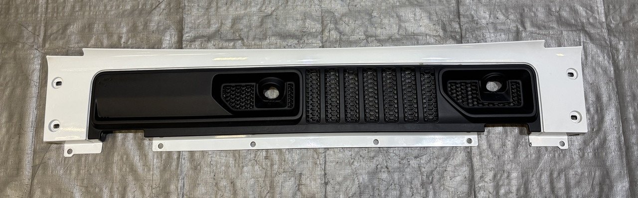 2018-2024 Jeep Wrangler JL / Gladiator JT OEM Wiper Cowl Trim Panel / Bright White JT003