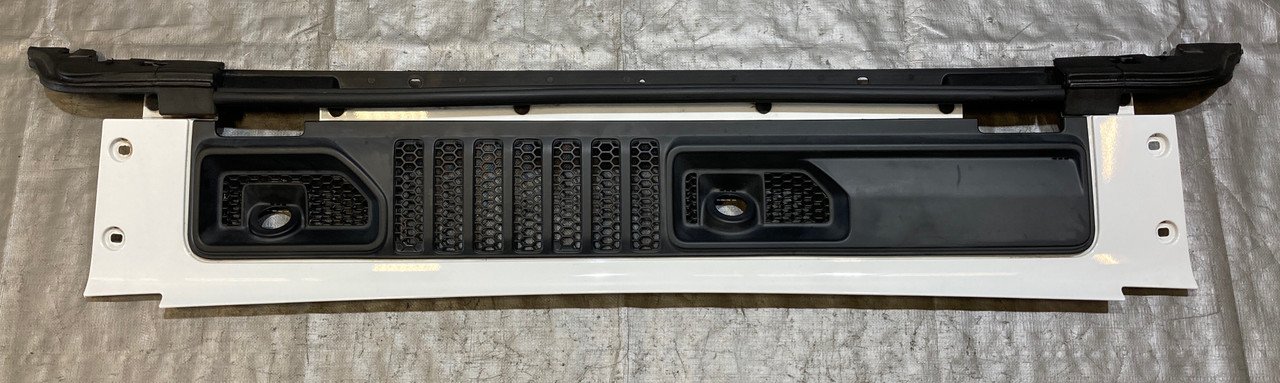 2018-2023 Jeep Wrangler JL / Gladiator JT OEM Wiper Cowl Trim Panel / Bright White JL010