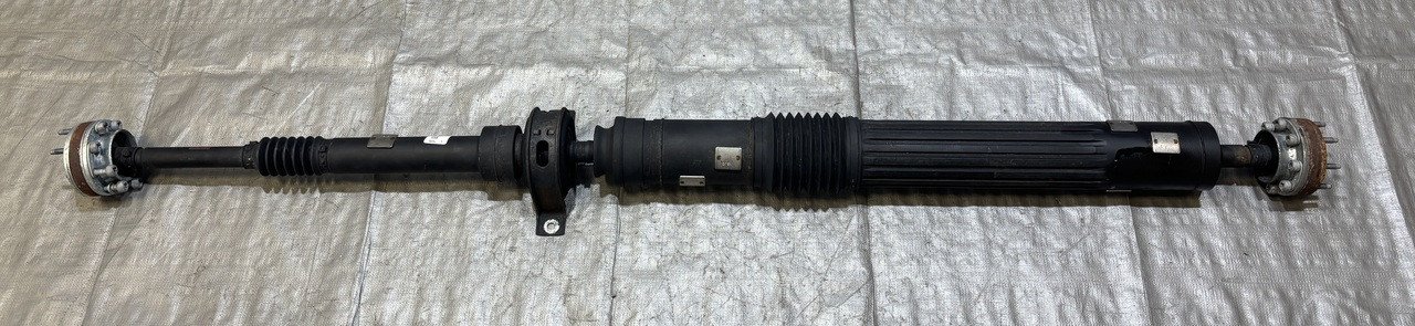 2020-2024 Jeep Gladiator JT 3.6l 2 Piece Rear Drive Shaft w/ U Joints / 68330600AB / 28K JT003
