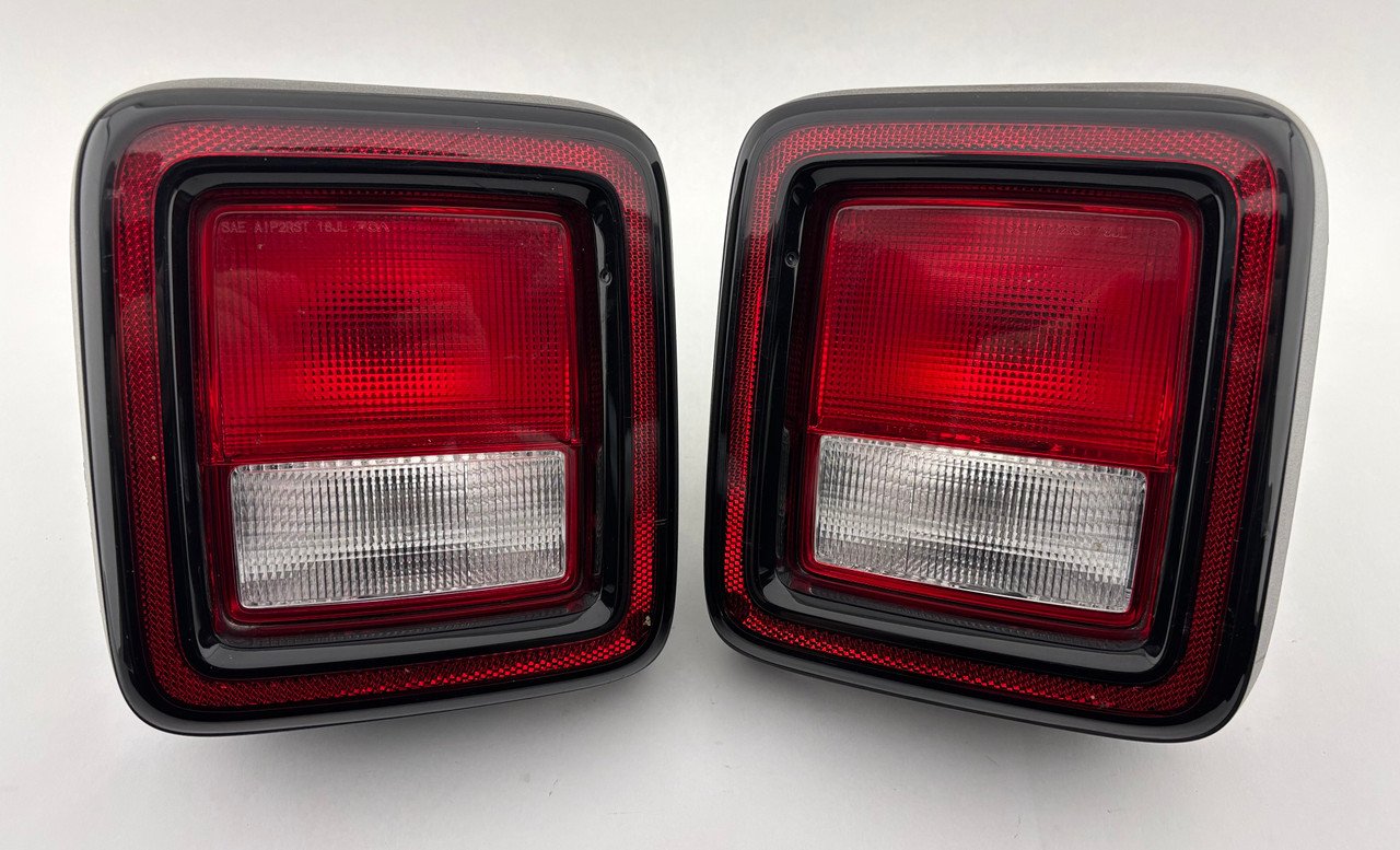 2018-2021 Jeep Wrangler JL Halogen Rear Tail Lamps / Pair / OEM / JL012