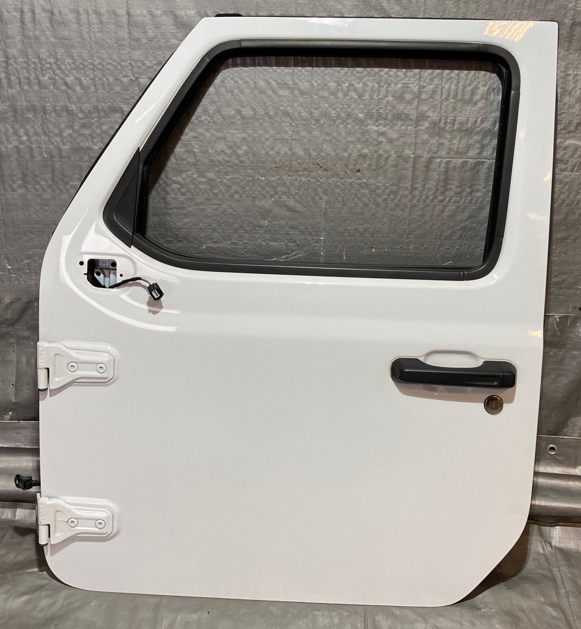 2018-2024 Jeep Wrangler JL Unlimited 4DR / Gladiator JT Driver Front Door Assembly / Bright White JL010