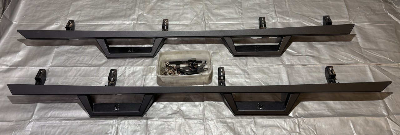 2020-2024 Jeep Gladiator JT Black Widow Aftermarket Side Steps / Rock Rails / Pair / USED / JT003