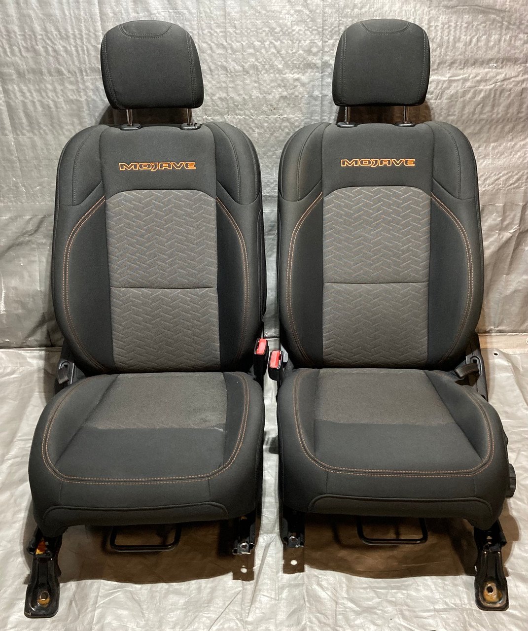 2020-2022 Jeep Gladiator JT Mojave Black Cloth Front Bucket Seats / Pair *DAMAGE* / JT001